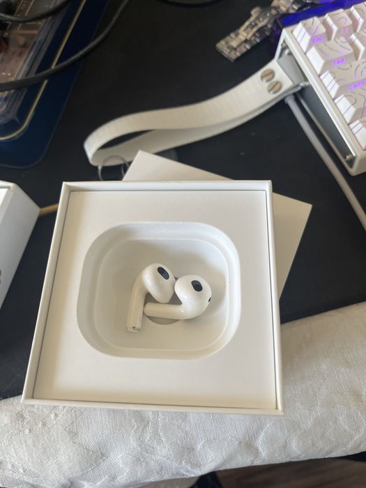 продам наушники air pods 3