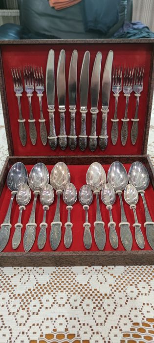 Антикварни Посребрени Прибори за Хранене