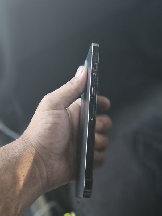 Iphone 13 pro max . 77 yonkost
