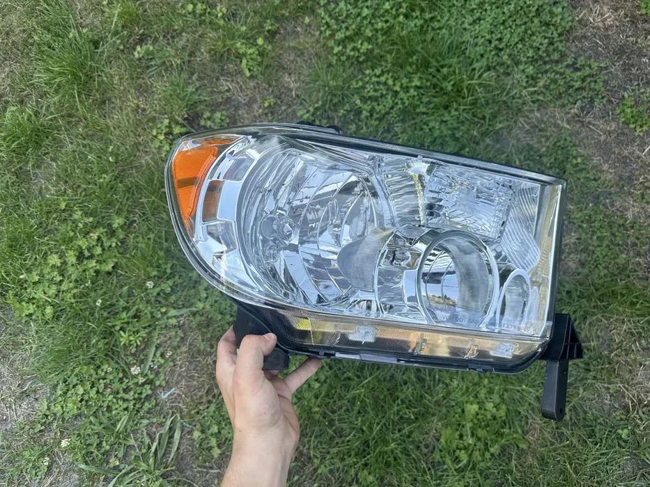 На Toyota Sequoia — Фара.