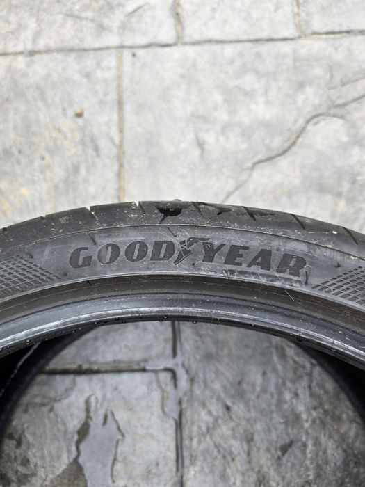 Două anvelope vara 305/30/21 ambele la 400 lei