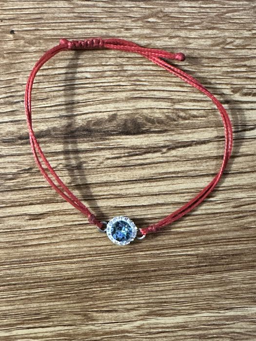 Уникална  червена гривна с Swarovski камъче за всякакви поводи и защит