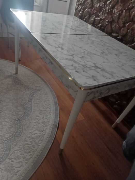 Продам стол ч хорошем состоянии