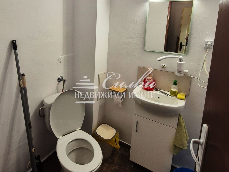 Търговско помещение със статут на МАГАЗИН - кв.Център