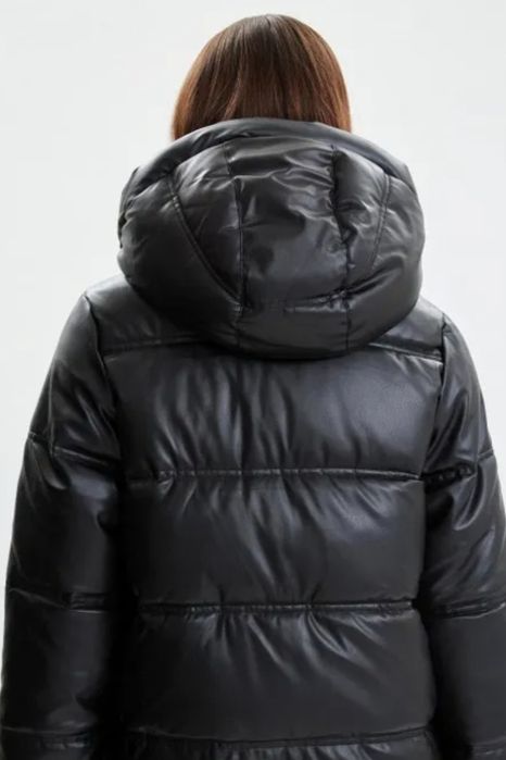 Куртка укороченная модель.