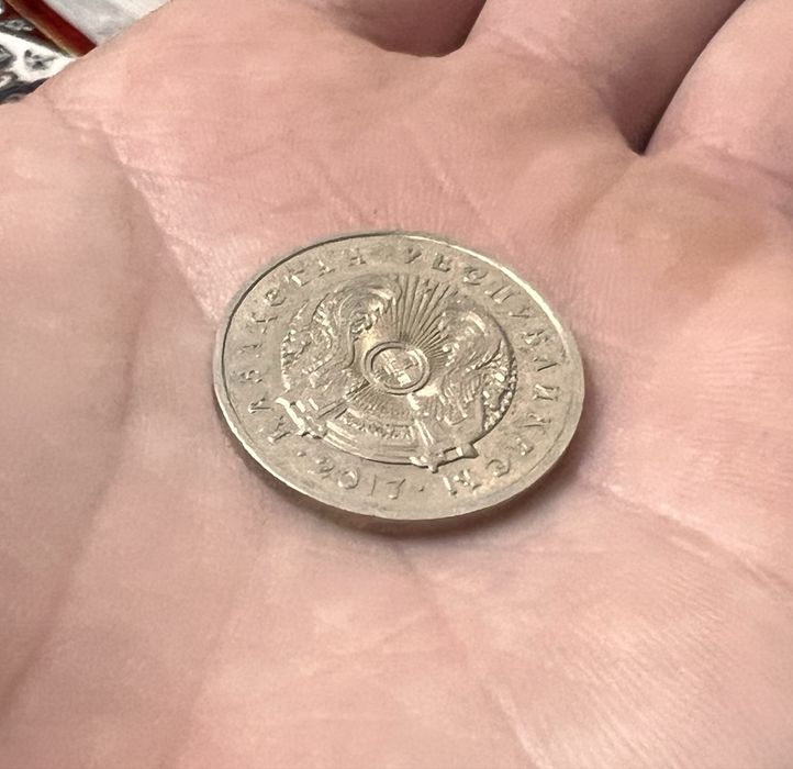 Брак монеты 50 тг выпирает герб