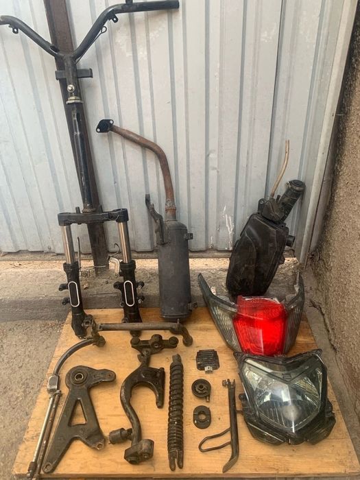 Продам мото запчасти