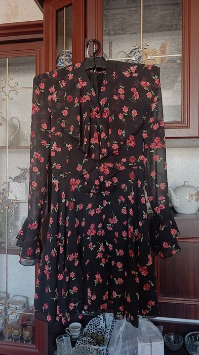 Повседневная чёрная цветочная платье!
