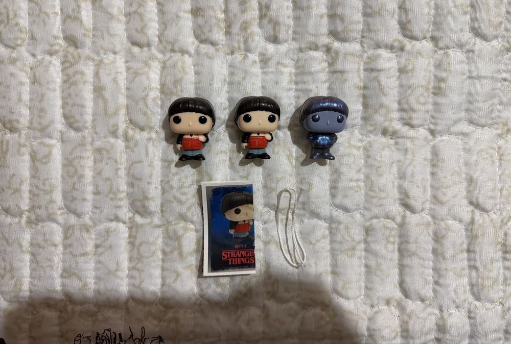 продам фигурку kinder joy, коллекция «очень странные дела»