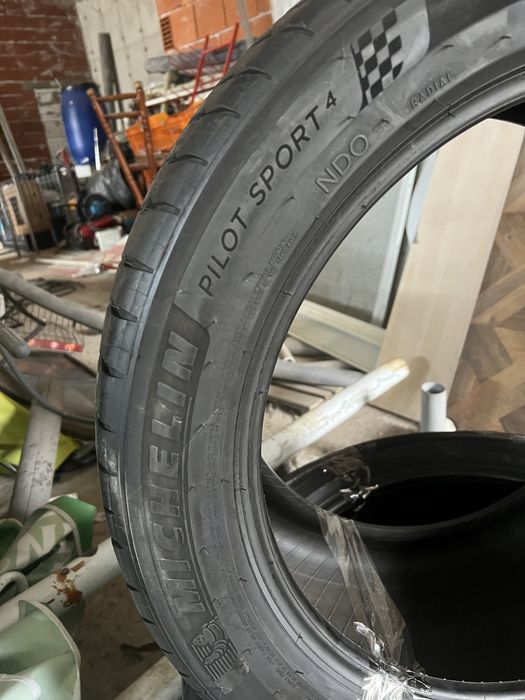 Гуми 295/40/19 Michelin Pilot Sport 4 ЧИСТО НОВИ