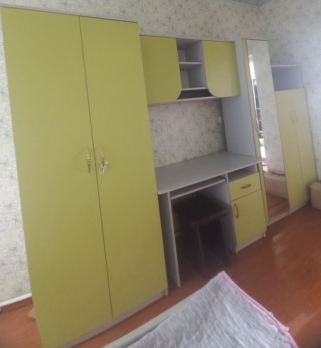 Продам  угловой шкаф