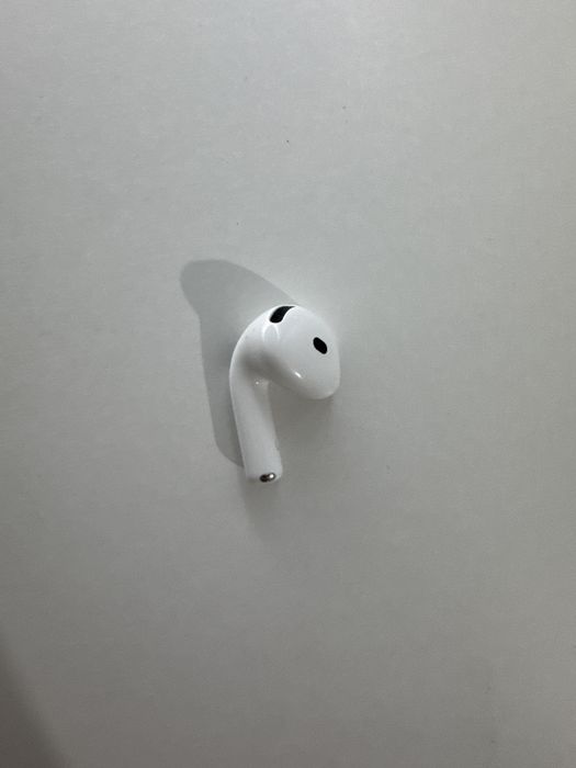 Airpods 4 Левый наушник