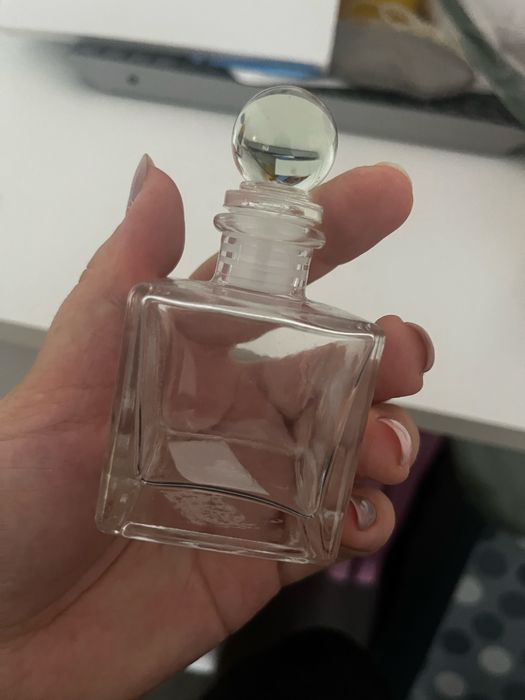 4 sticlute de sticla cu dop