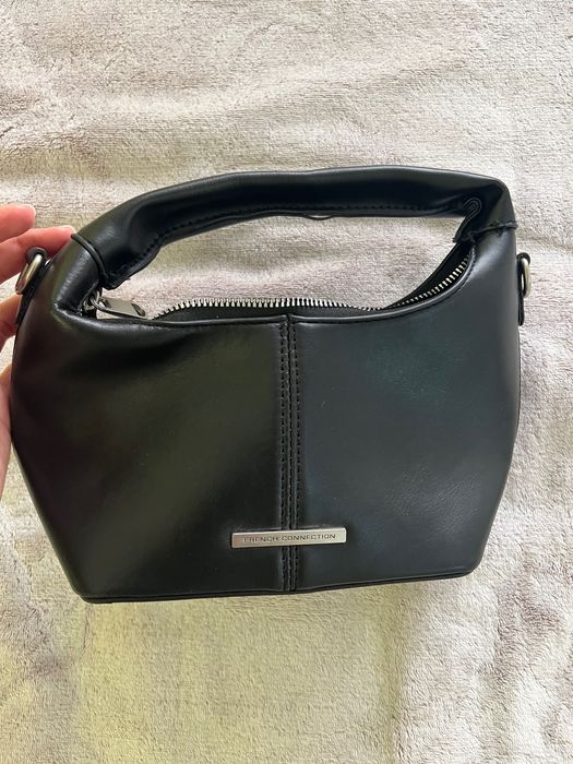 Малка черна чанта