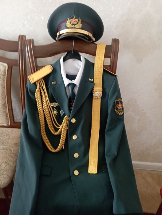 Продам военныи парадныи форма,новыи