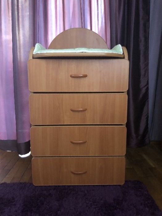 Бебешко легло с матрак Magniflex и скрин за преповиване