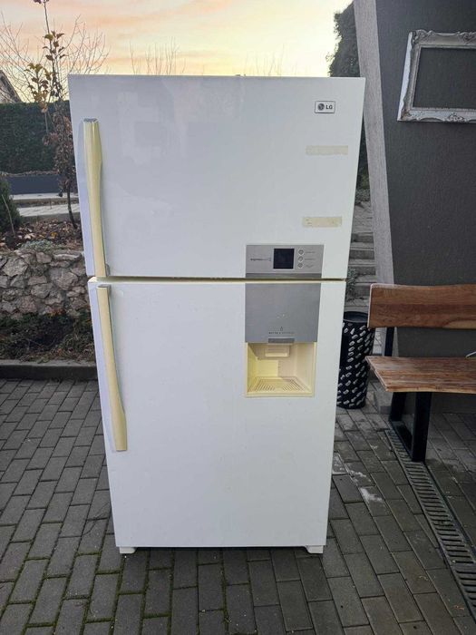 Vând combină frigorifică LG GR-B652YVSK – capacitate mare, cu dispozitiv gheață