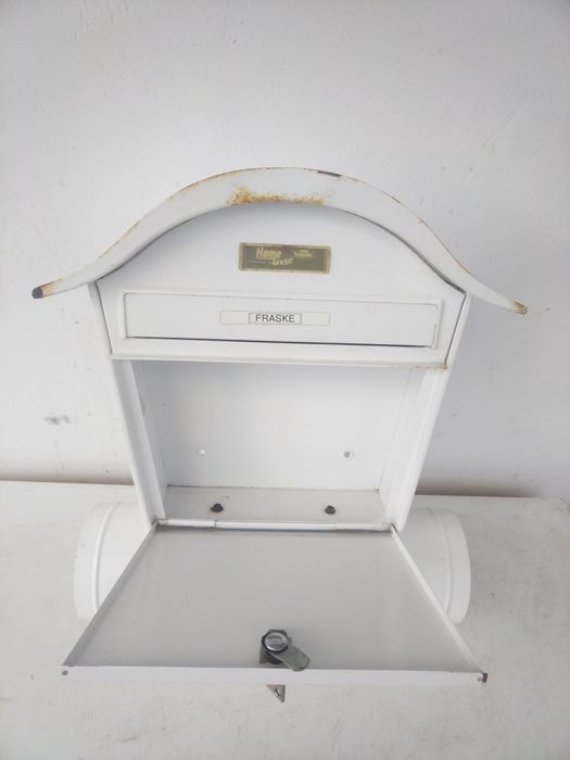 Немска пощенска кутия.
Красив и ефектен дизайн. 
Комплект с ключ. Цвят