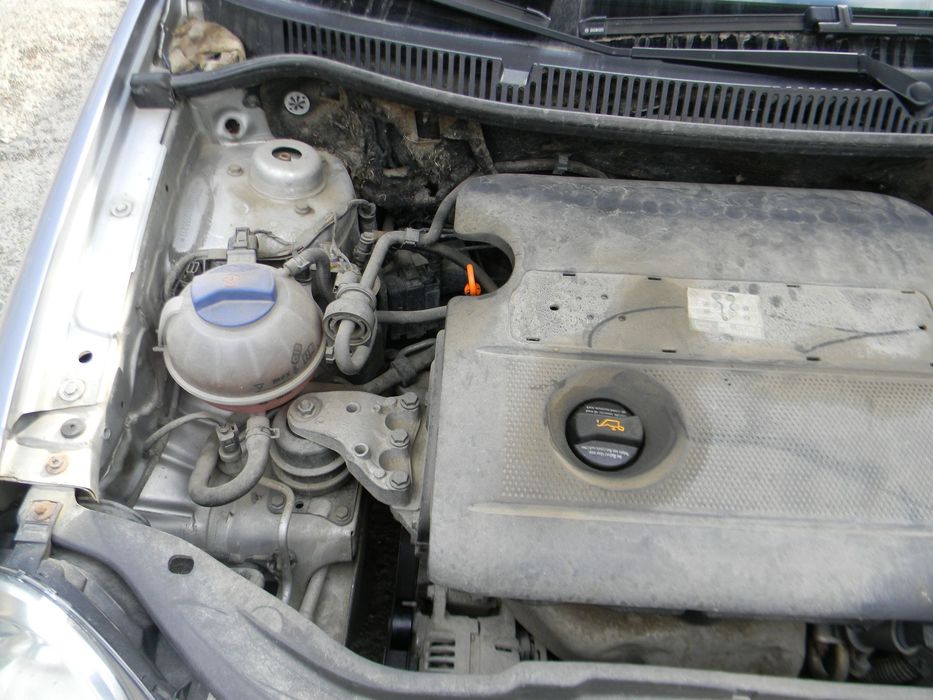 Dezmembrari  VW POLO (9N, 9N3)  2001  > 2012 1.4 16V Benzina