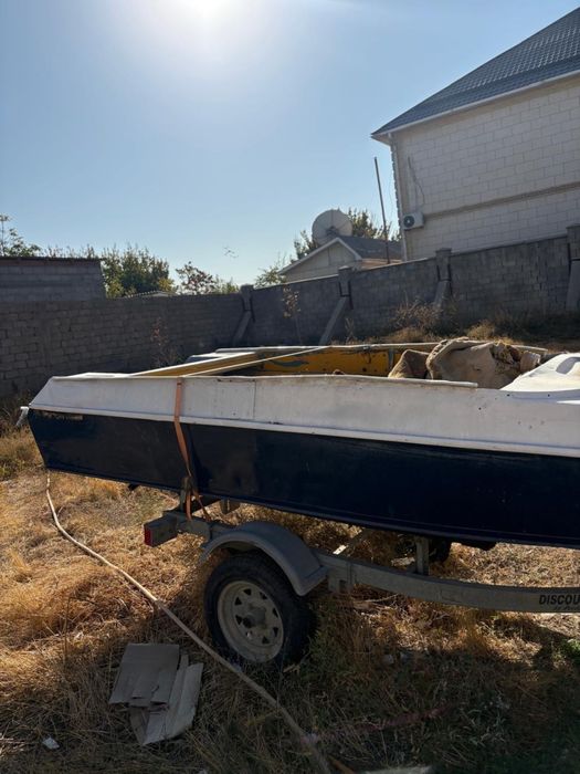 Лодка алюминиевая со своим прицепом!