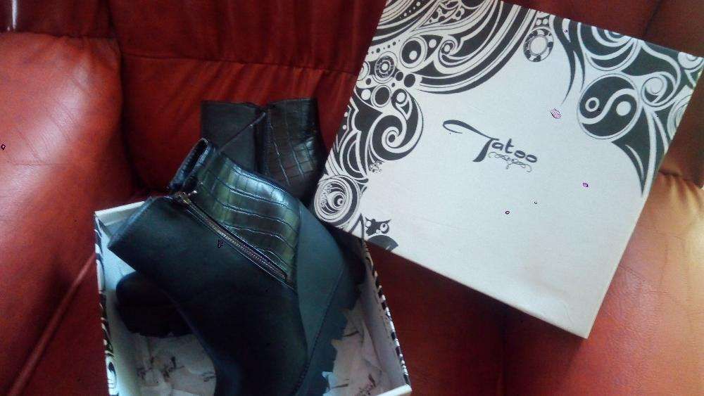 Vand ghete negre cu toc marimea 41