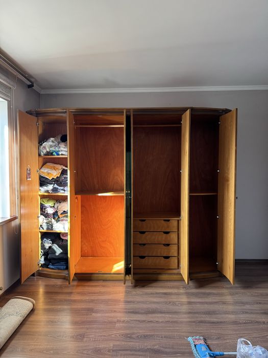 Шкаф, еще есть спальный