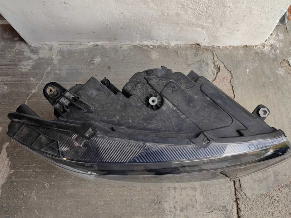 Фар VW Caddy 20-22г. Десен / Фар Фолксваген Кади/ Фар Кади Оригинален