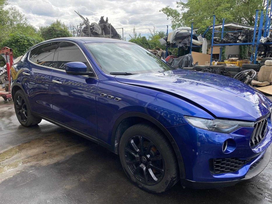 Dezmembrez Maserati Levante 3.0 benzina/far levante/capota/far/stop/