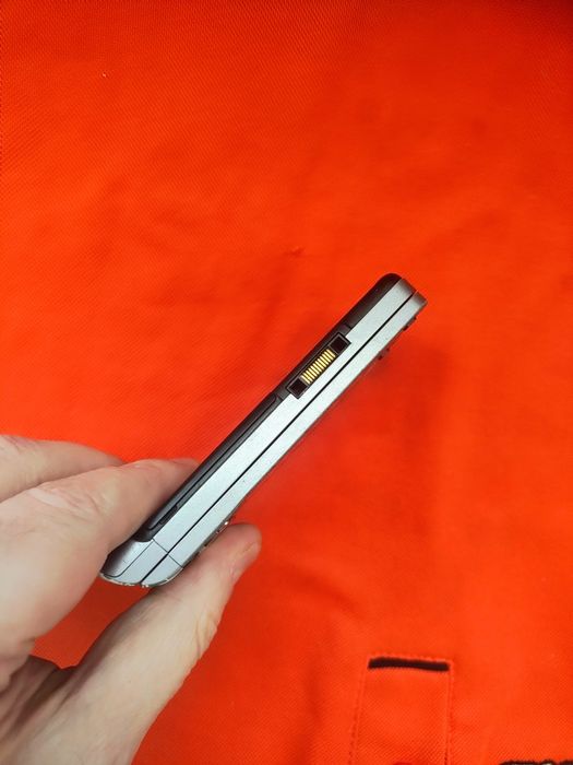 Sony Ericsson w890i + dock+incarcator ( orice rețea)