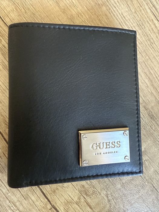 Портмоне Guess естествена кожа