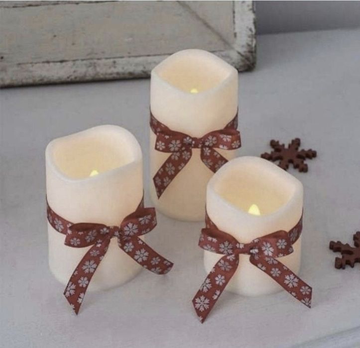 Set de 3 lumanari cu baterii cu fundite festive detasabile