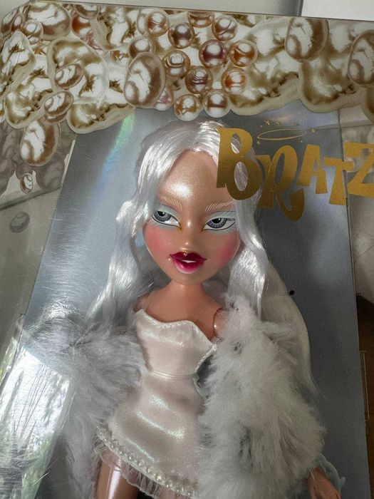 Bratz Holidayz Frosty Nightz Doll 2025 Collector's Edition