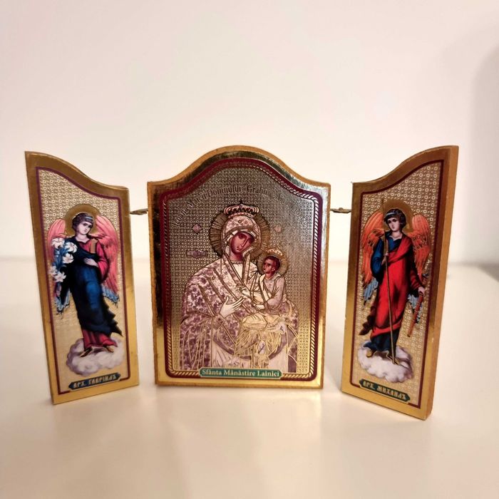 Icoana triptic de la Sfanta Manastire Lainici cu Fecioara Maria