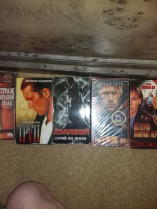 Видеомагнитафон с кассетами