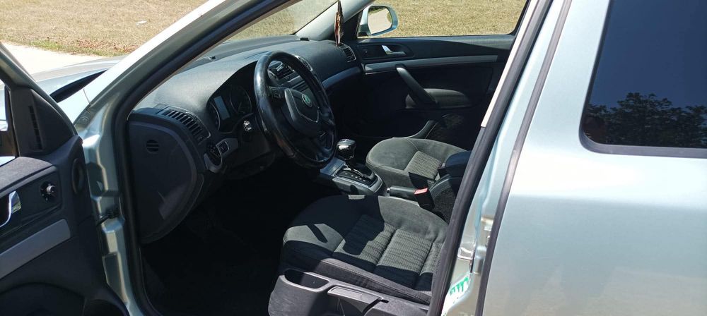Vând/Schimb Skoda Octavia II Facelift 2.0 TDI DSG – 140 CP – Navigație – Îngrijită