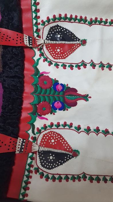 Vând cojoc laibar labreu costum popular autentic de Bihor stare f buna