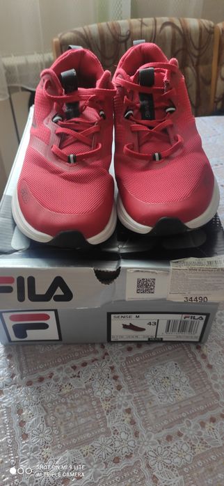 Продаются кроссовки Fila 43 размер.