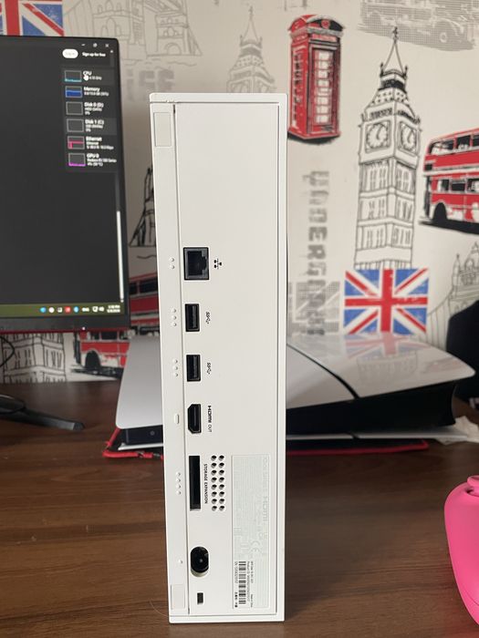 Vand Xbox Series S in stare foarte buna, folosita cu mare grija, fara plobleme tehnice sau supraincalzire. Ideala pentru gaming la 120 fps