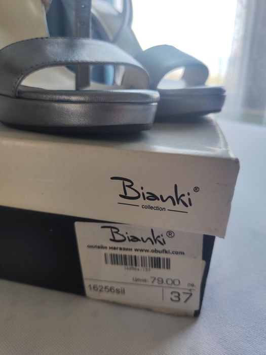 Елегантни сандали с ток