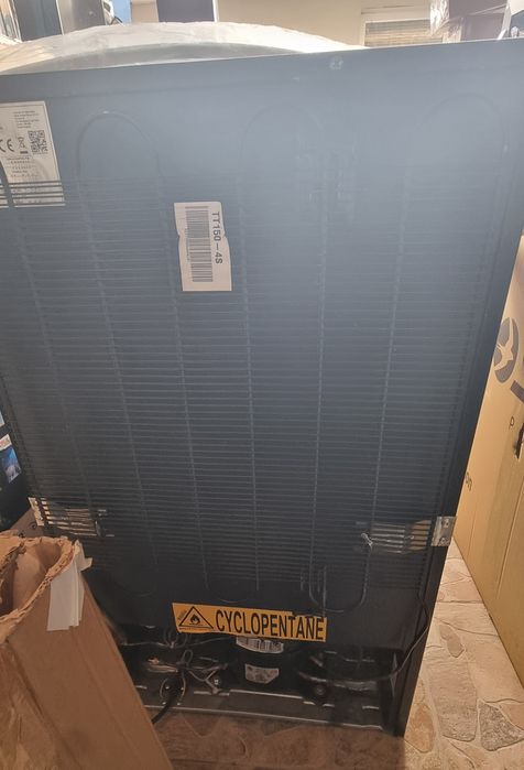 Хладилна витрина Klarstein 95L