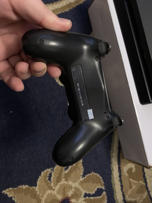 Playstation4 slim 1TB 15 игр два джестика как на фото
