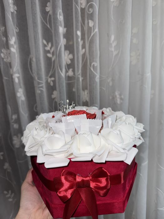 Aranjament cu flori si dulciuri