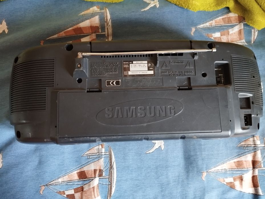 Магнитола Samsung с CD проигрывателем
