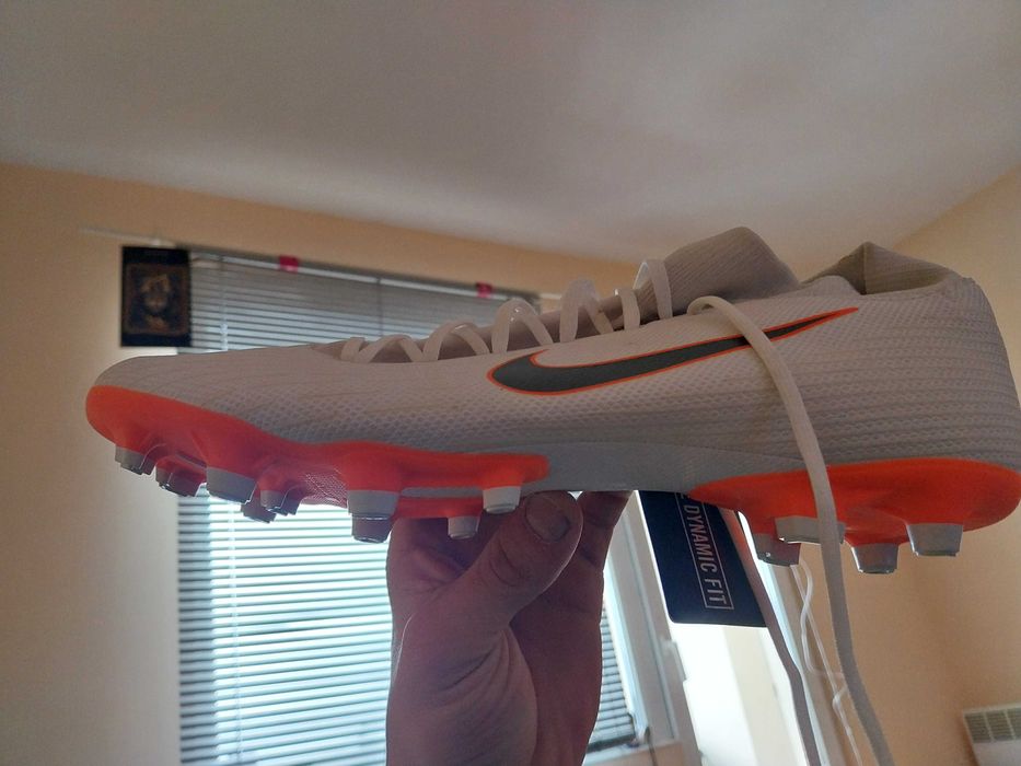 Бутони Nike Mercurial