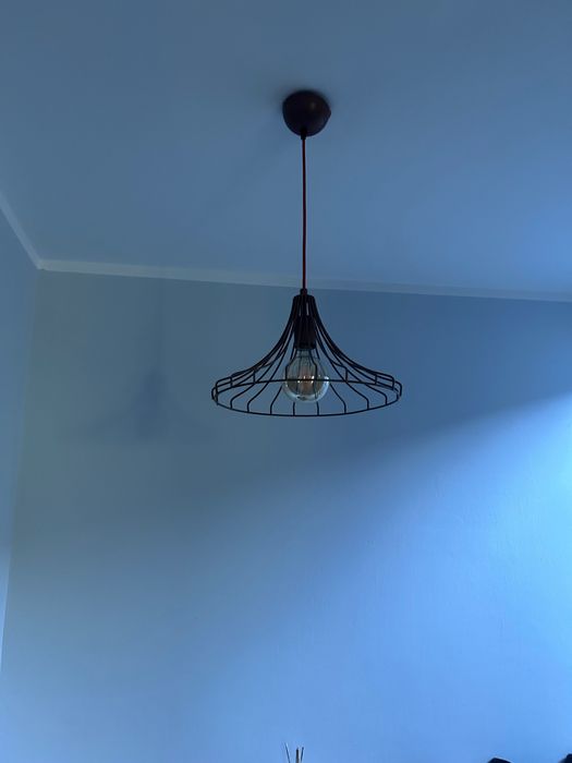 Vând lustre diferite