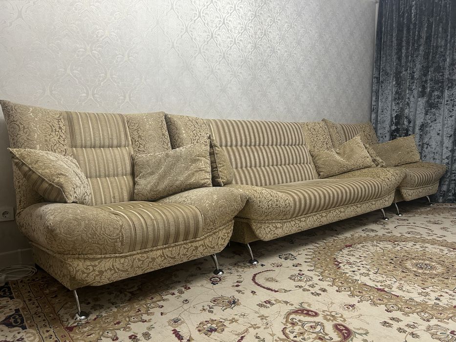 Продаю диван с креслами