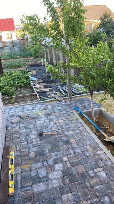 Тротуарная плитка. Брусчатка. Газон