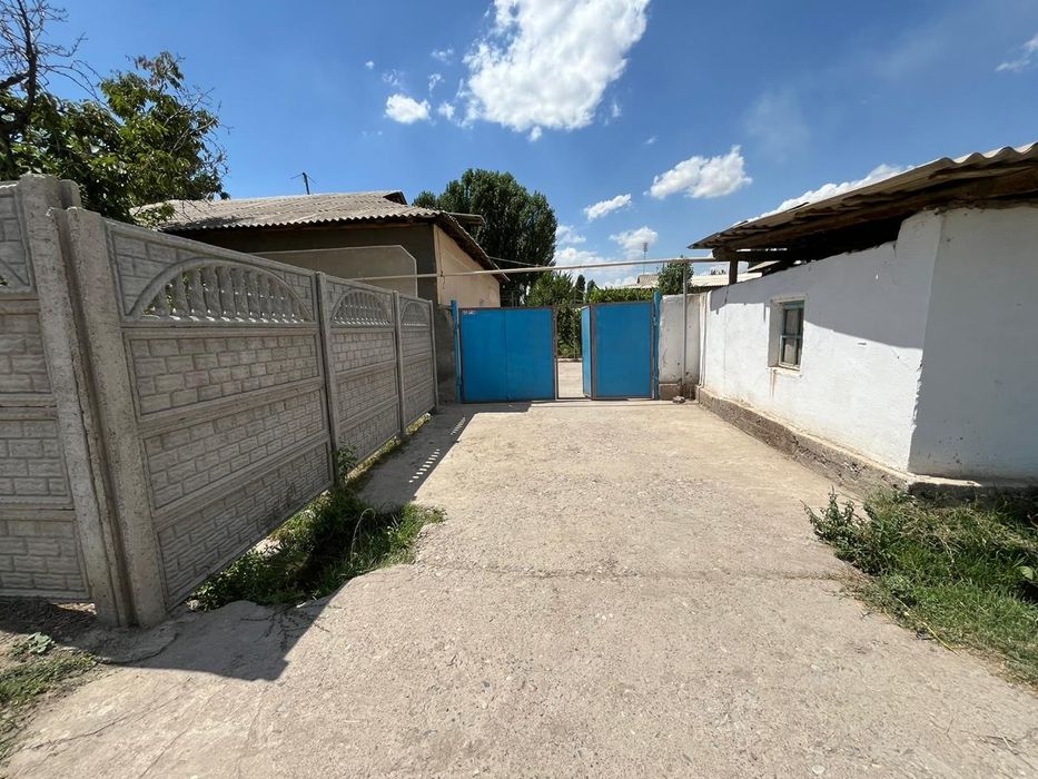 Bostonliq tumani Abayda 13 sotikli hovli sotiladi