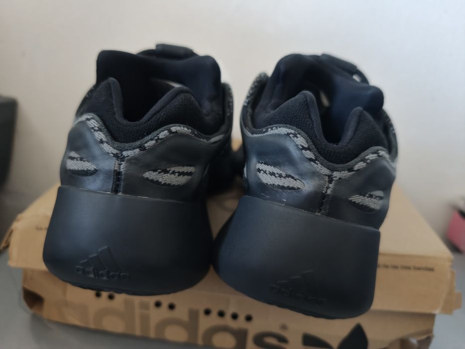 Adidas yeezy 700 V3 dark glow gx6144 marimea 42.5(27 cm)