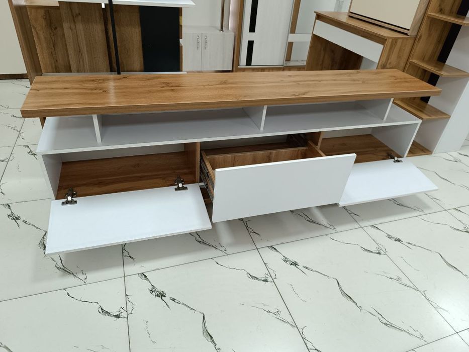 Новинка в стиле Хай-тек тумба под ТВ